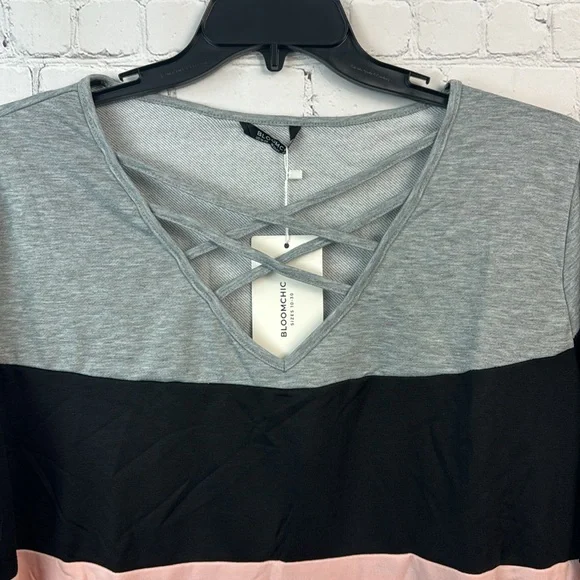 BloomChic Colorblock V-Neck Women's Lightweight Sweatshirt Top Plus Size 2X - Picture 4 of 6